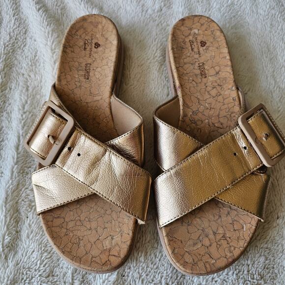 Clarks‎ Cloudsteppers Adjustable Slides Slip-On Sandals Rose Gold Leather Sz 8.5 - Picture 1 of 4